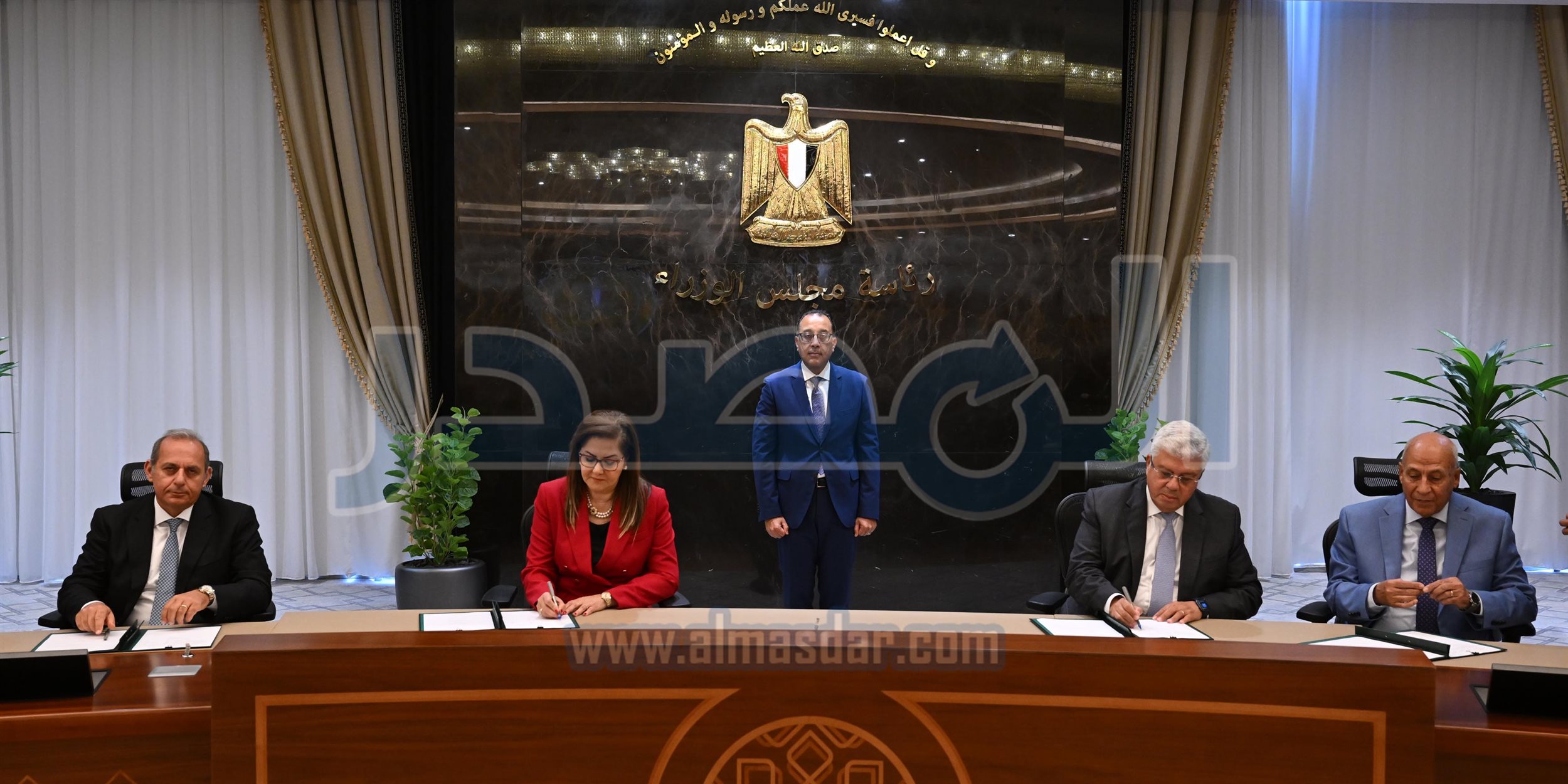 {اتفاقية مساهمين بين الصندوق السيادي وشركة الأهلي سيرا