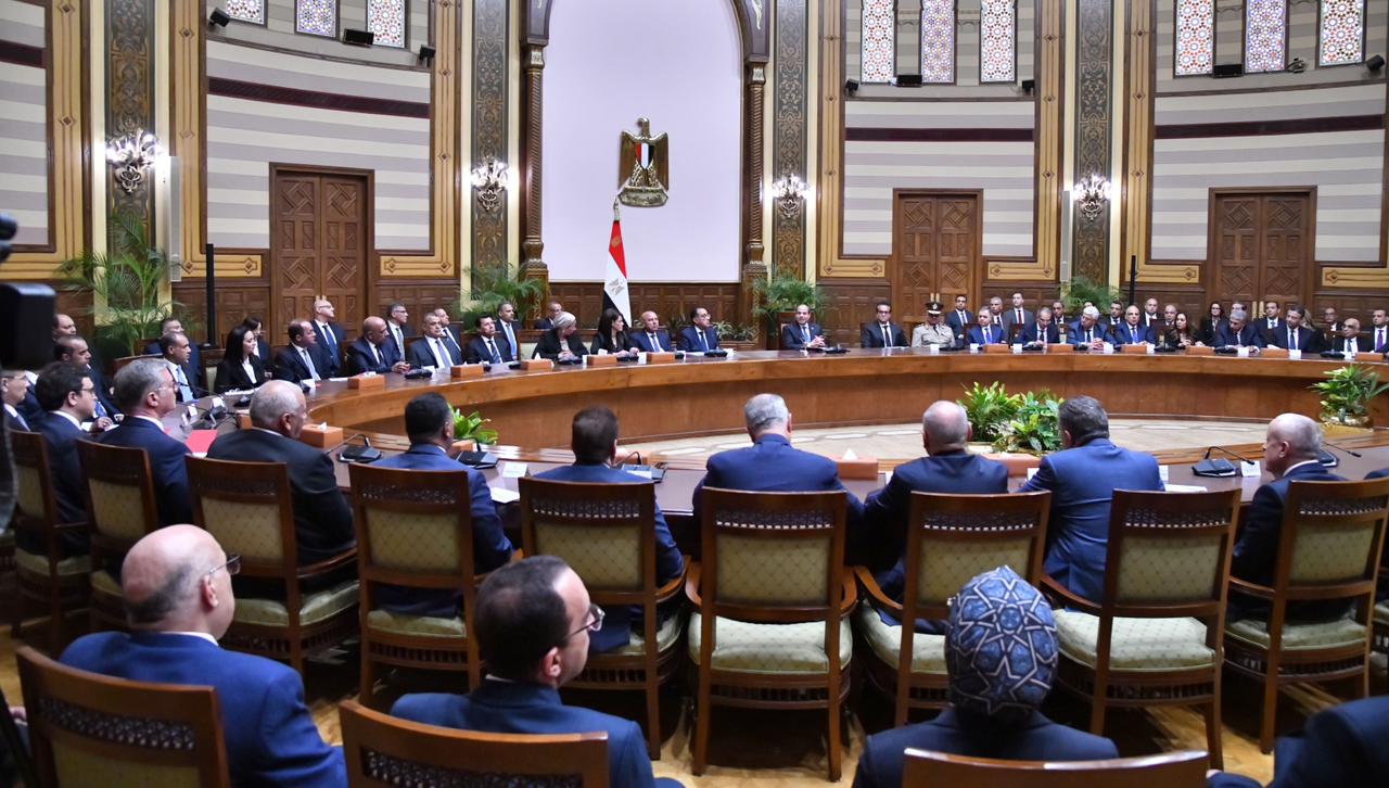 السيسي يجتمع مع أعضاء الحكومة الجديدة