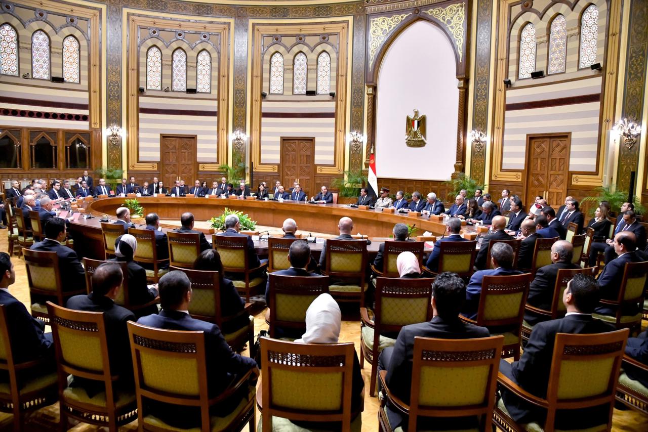 السيسي يجتمع مع أعضاء الحكومة الجديدة