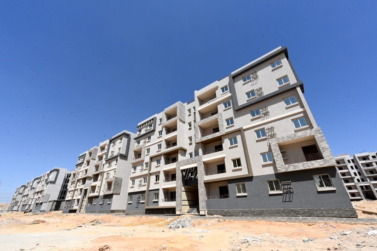 وزير الإسكان يتفقد وحدات سكن لكل المصريين