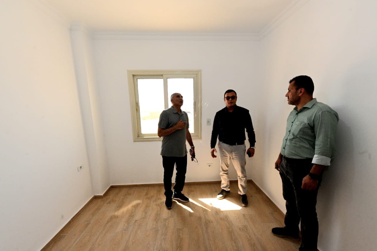 وزير الإسكان يتفقد وحدات سكن لكل المصريين