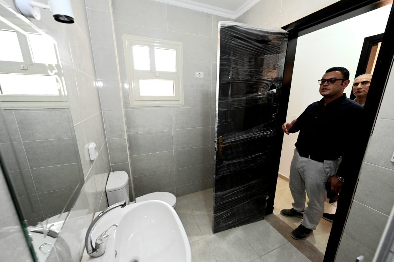 وزير الإسكان يتفقد وحدات سكن لكل المصريين