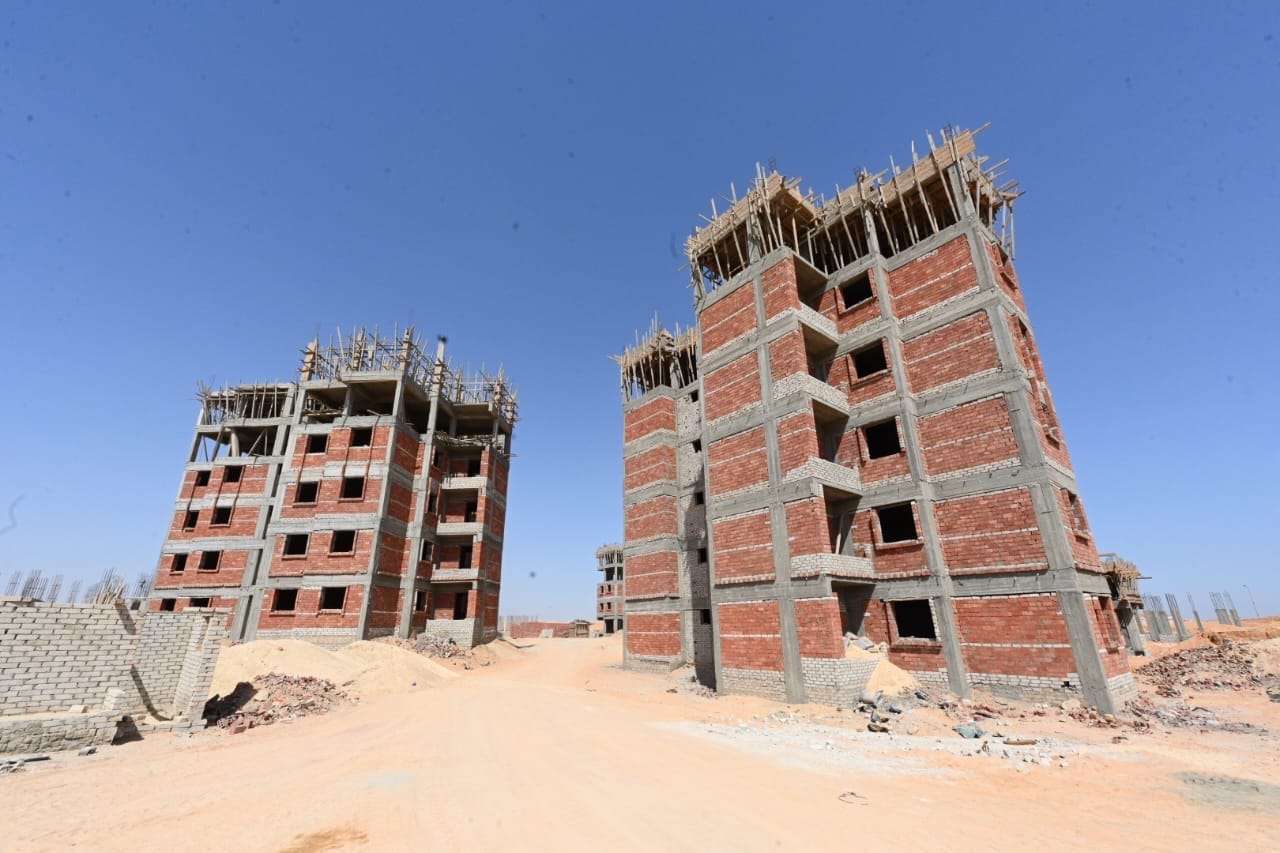 وزير الإسكان يتفقد وحدات سكن لكل المصريين