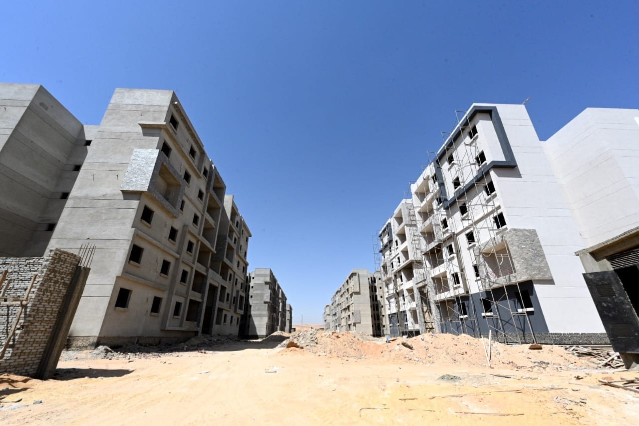 وزير الإسكان يتفقد وحدات سكن لكل المصريين