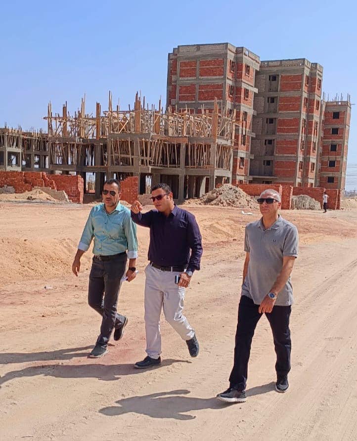 وزير الإسكان يتفقد وحدات سكن لكل المصريين