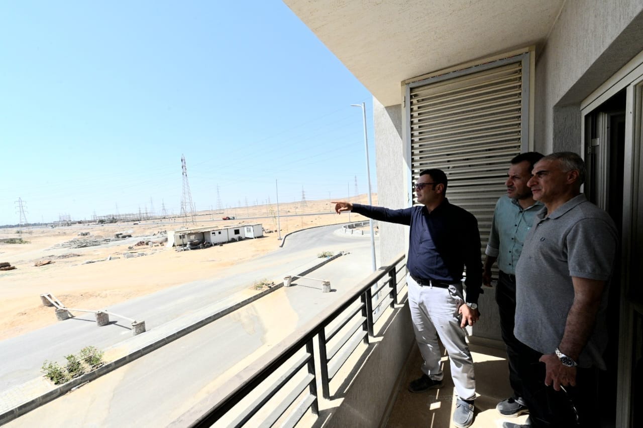 وزير الإسكان يتفقد وحدات سكن لكل المصريين