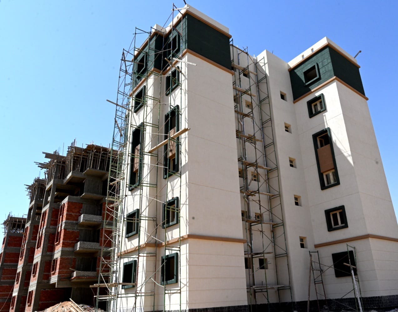 وزير الإسكان يتفقد وحدات سكن لكل المصريين