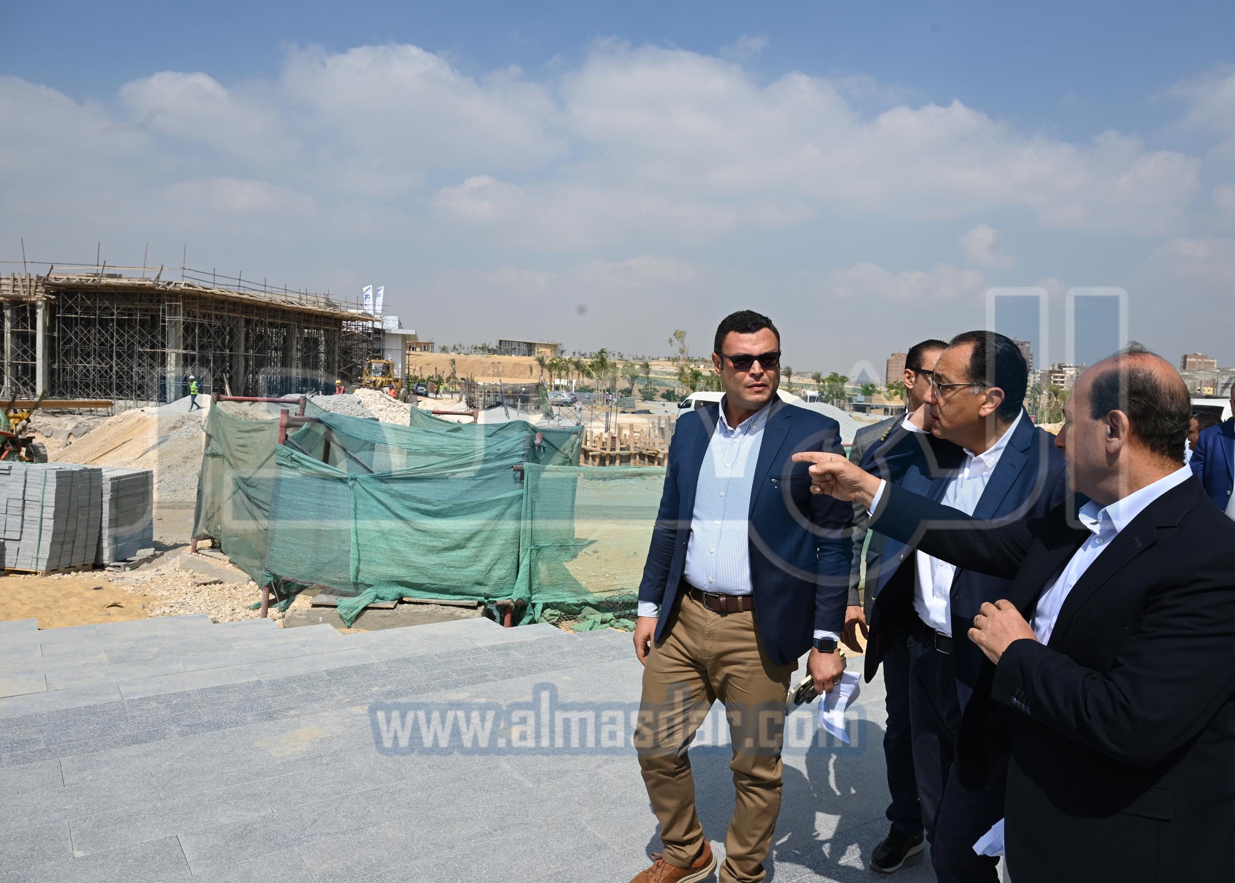 رئيس الوزراء يتفقد عددا من مشروعات القاهرة التاريخية