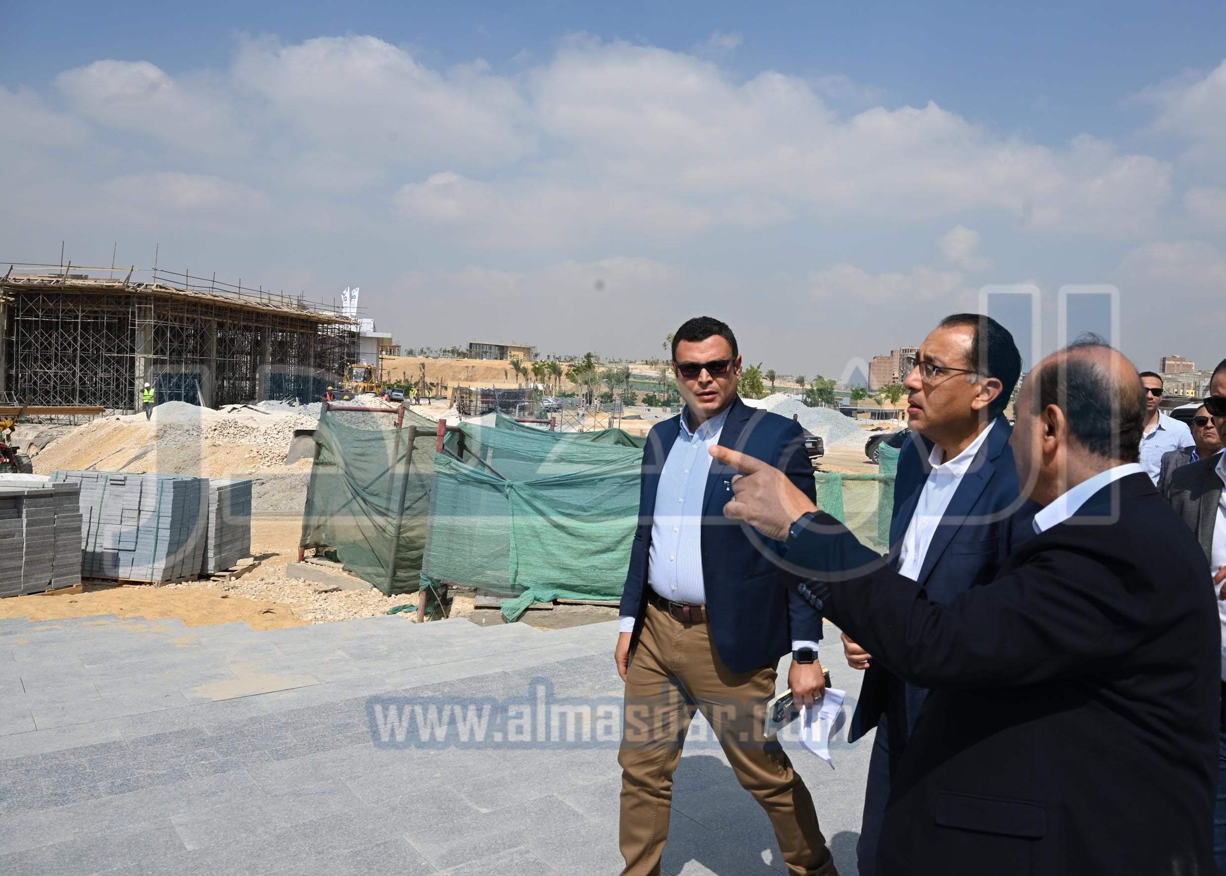 رئيس الوزراء يتفقد عددا من مشروعات القاهرة التاريخية