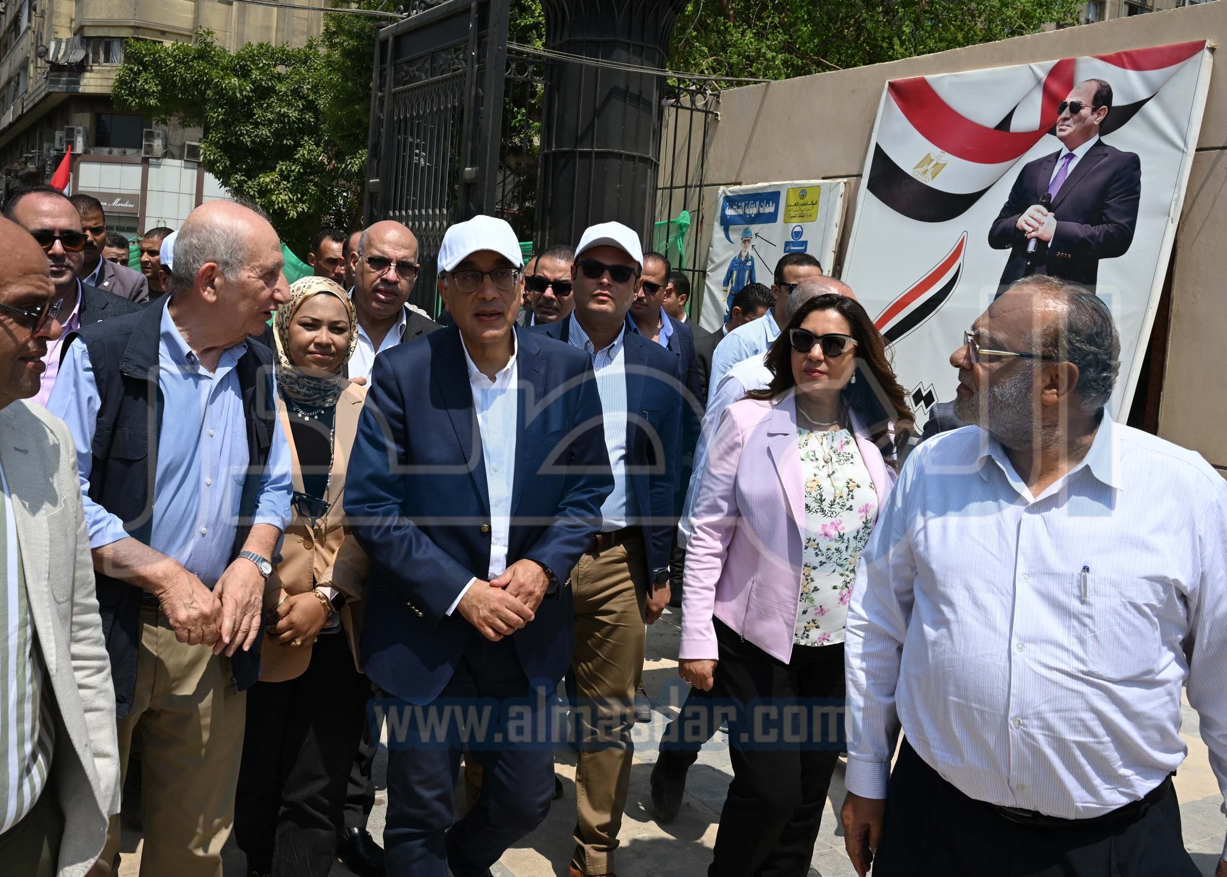 رئيس الوزراء يتفقد مشروع إعادة إحياء حديقة الأزبكية التراثية