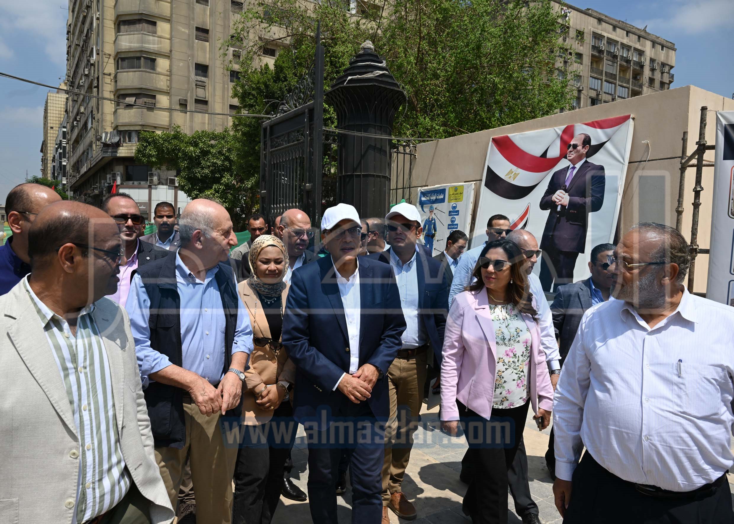 رئيس الوزراء يتفقد مشروع إعادة إحياء حديقة الأزبكية التراثية