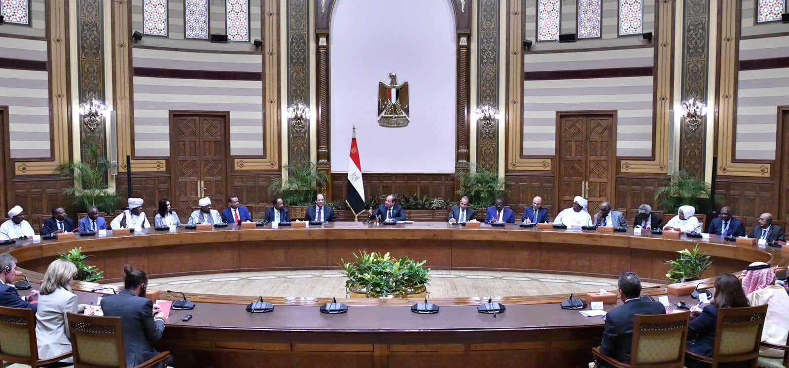 السيسي يستقبل وفداً سودانياً بمؤتمر القوى السياسية والمدنية