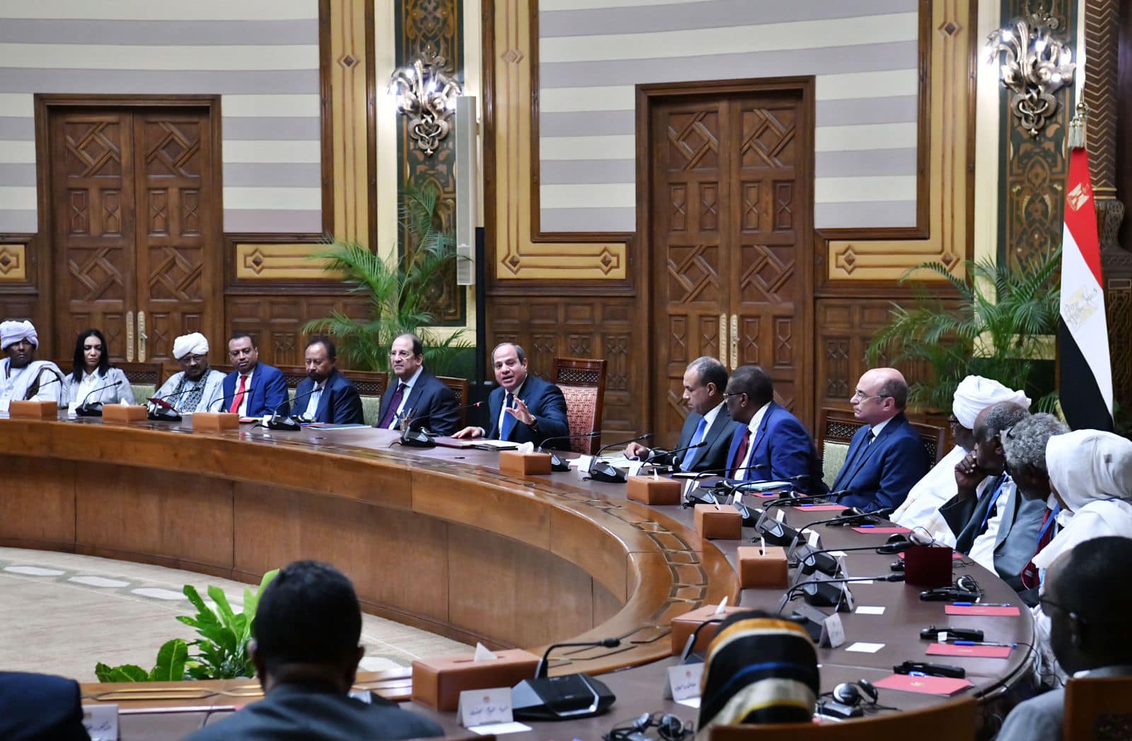 السيسي يستقبل وفداً سودانياً بمؤتمر القوى السياسية والمدنية