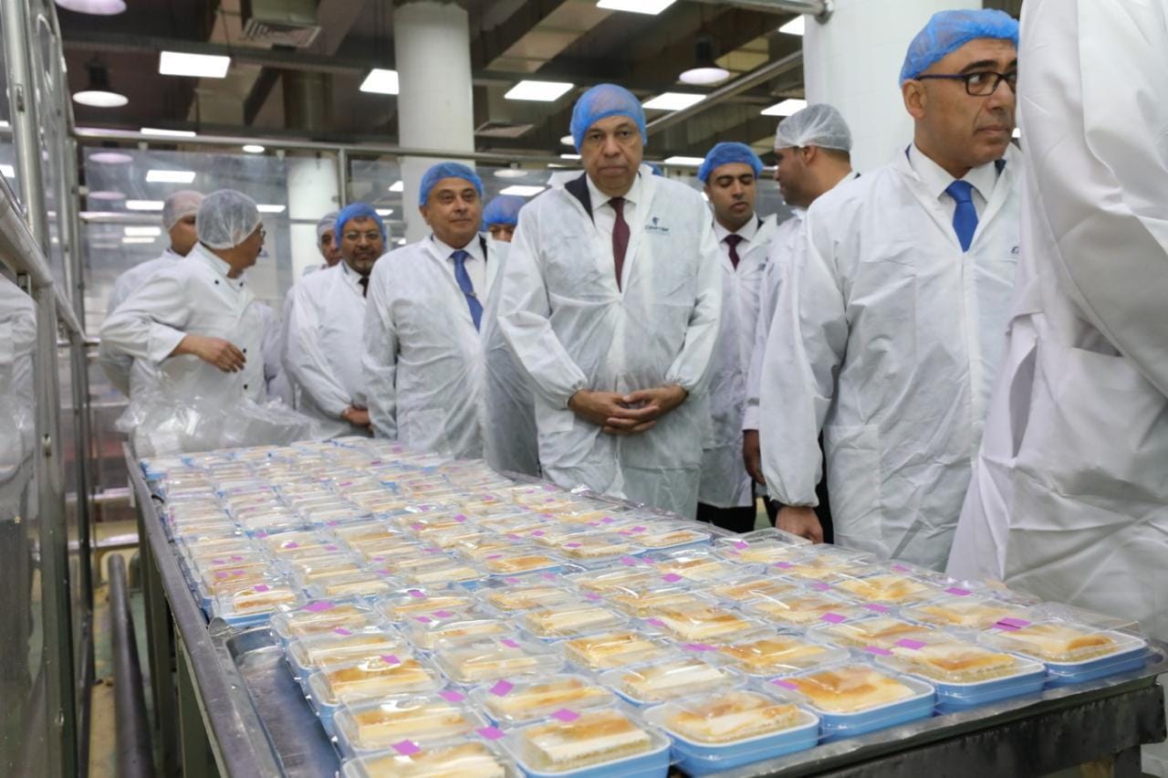 وزير الطيران المدني يتفقد مبنى الخدمات الجوية
