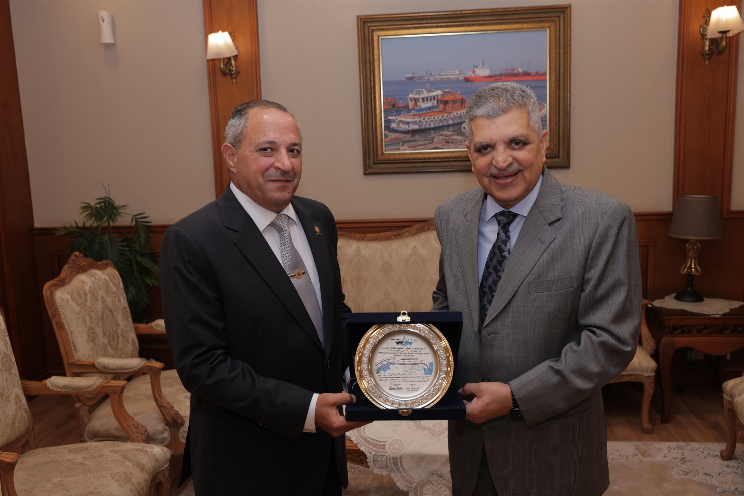 الفريق أسامة ربيع يلتقي محافظ بورسعيد