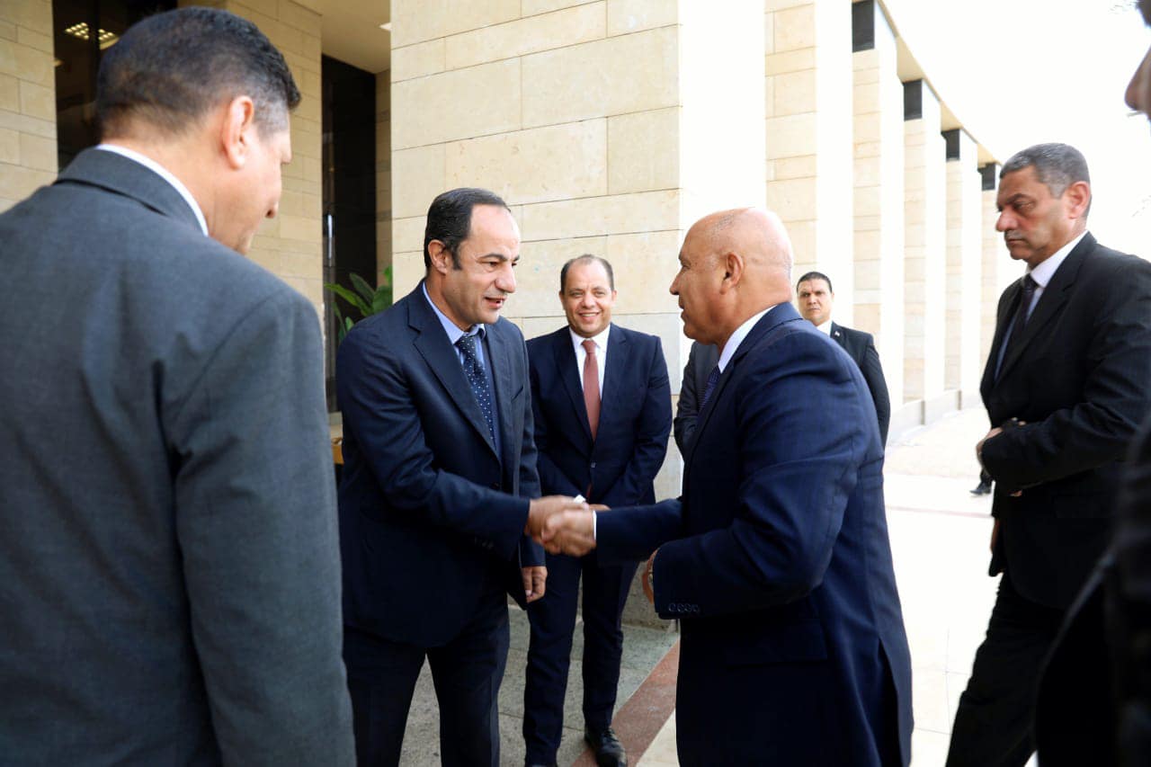 كامل الوزير في لقاء مع قيادات وزارة الصناعة