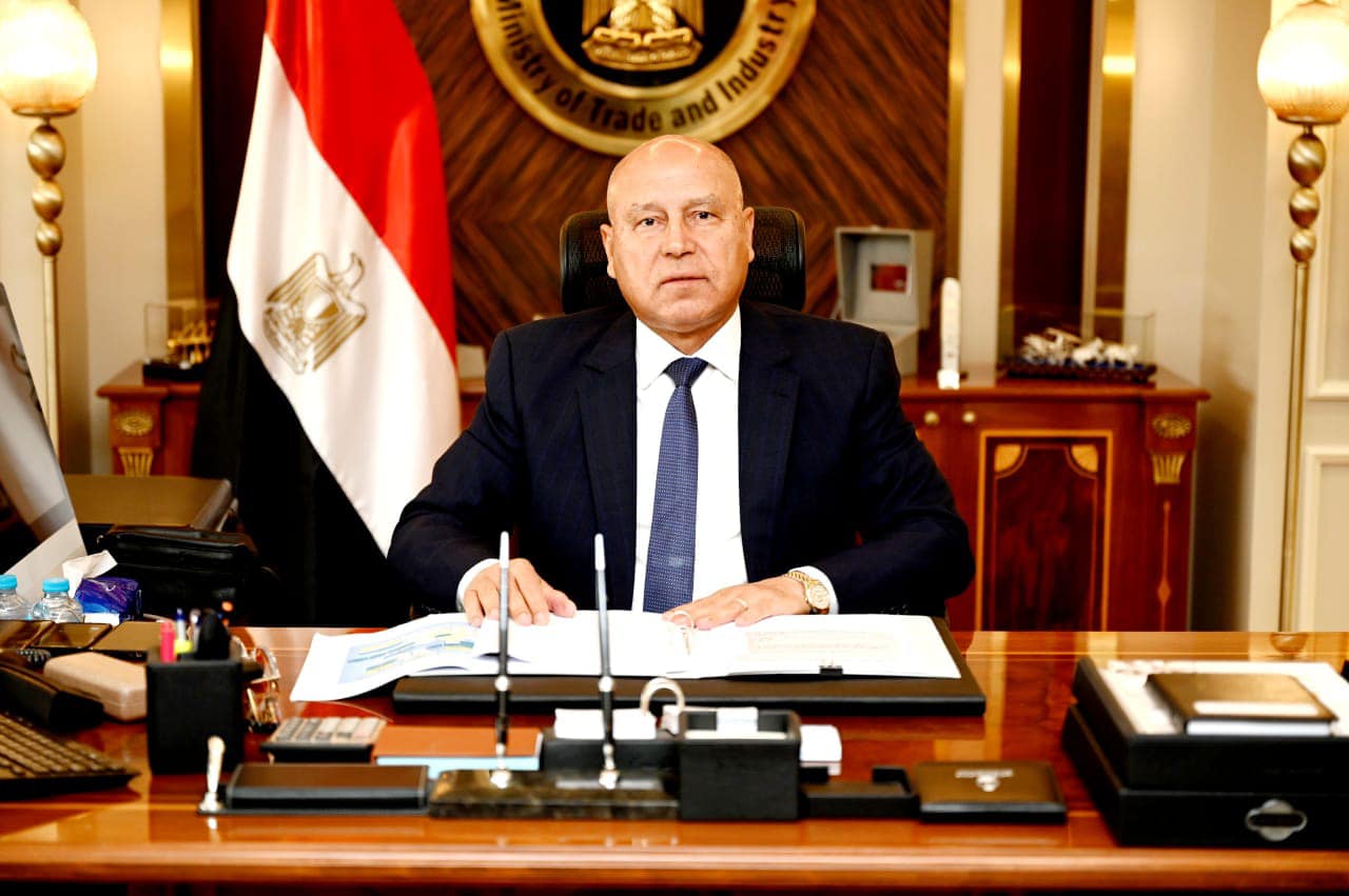 كامل الوزير في لقاء مع قيادات وزارة الصناعة