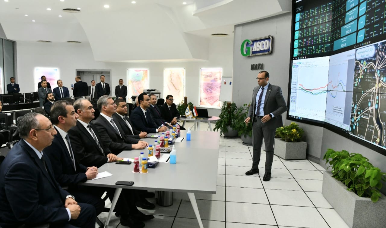 وزير البترول يتفقد مركز التحكم القومى للغاز الطبيعى