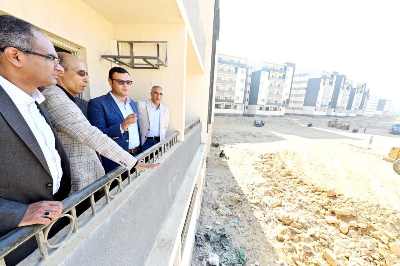 وزير الإسكان يتفقد وحدات المبادرة الرئاسية سكن لكل المصريين