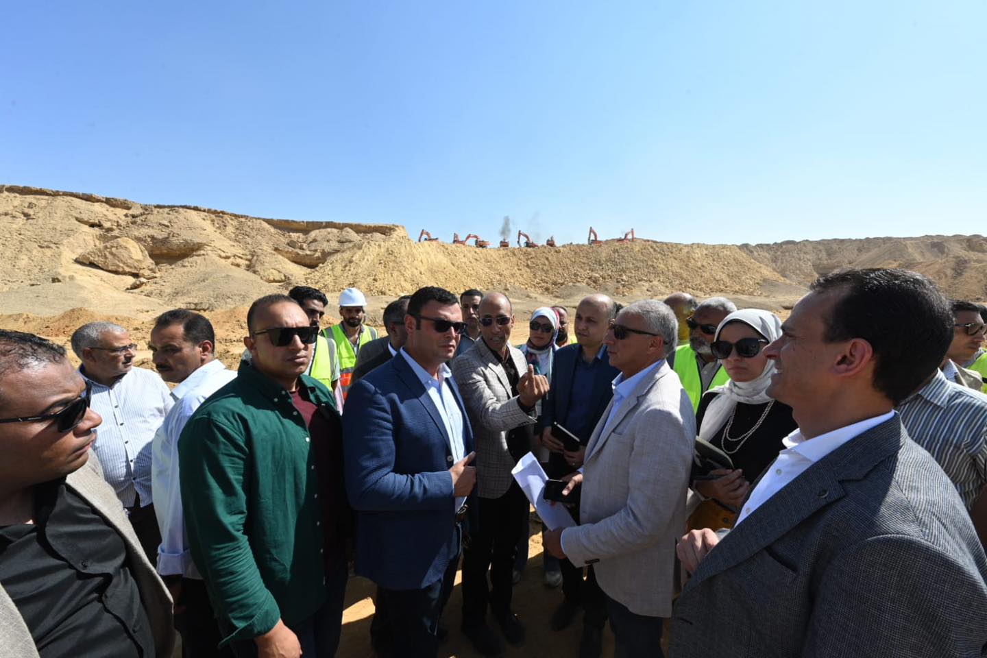 وزير الإسكان يتفقد وحدات المبادرة الرئاسية سكن لكل المصريين
