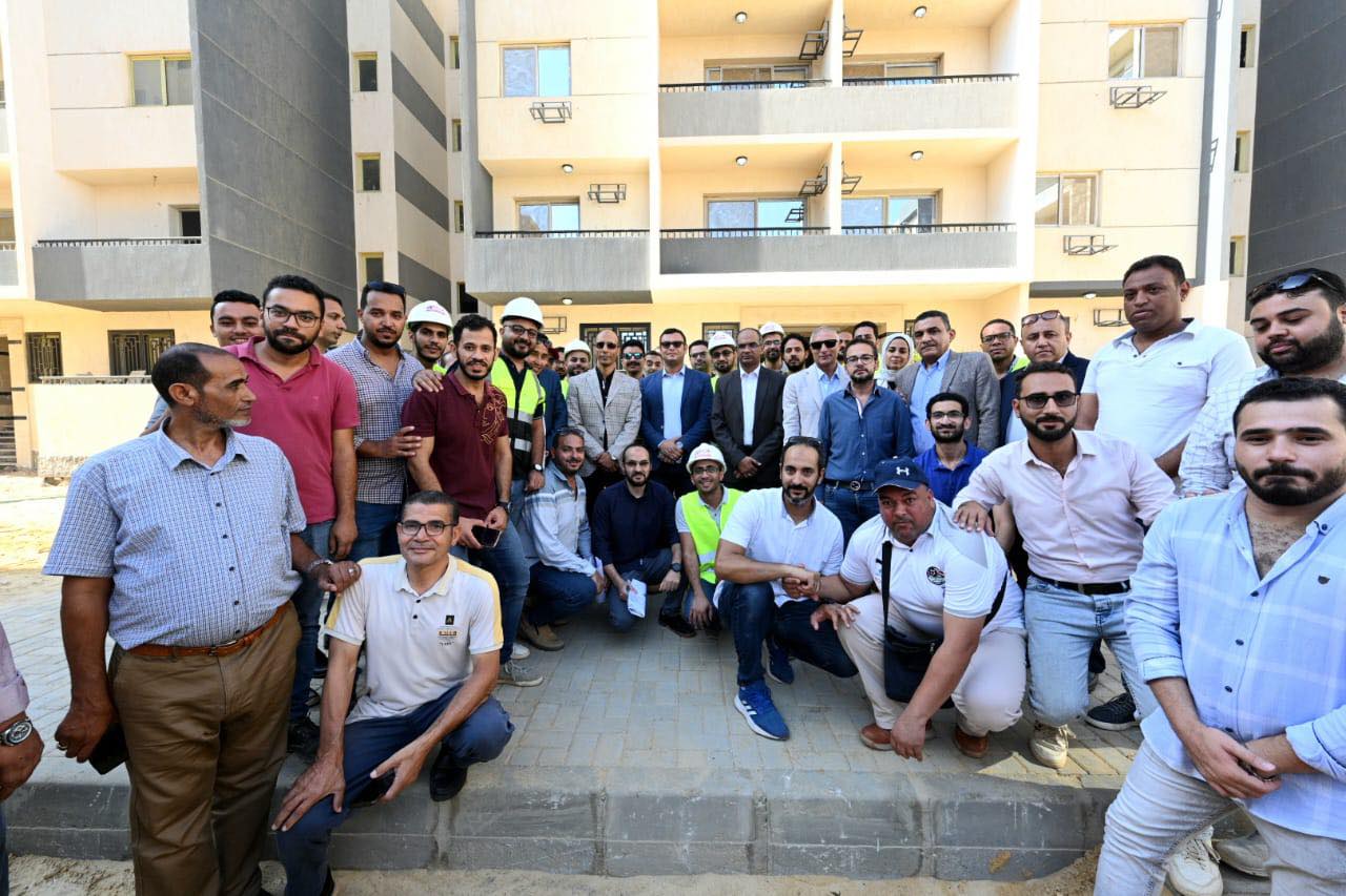 وزير الإسكان يتفقد وحدات المبادرة الرئاسية سكن لكل المصريين