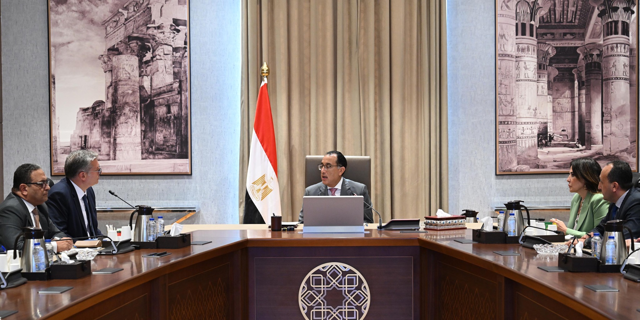 اجتماع رئيس الوزراء مع وزير البترول