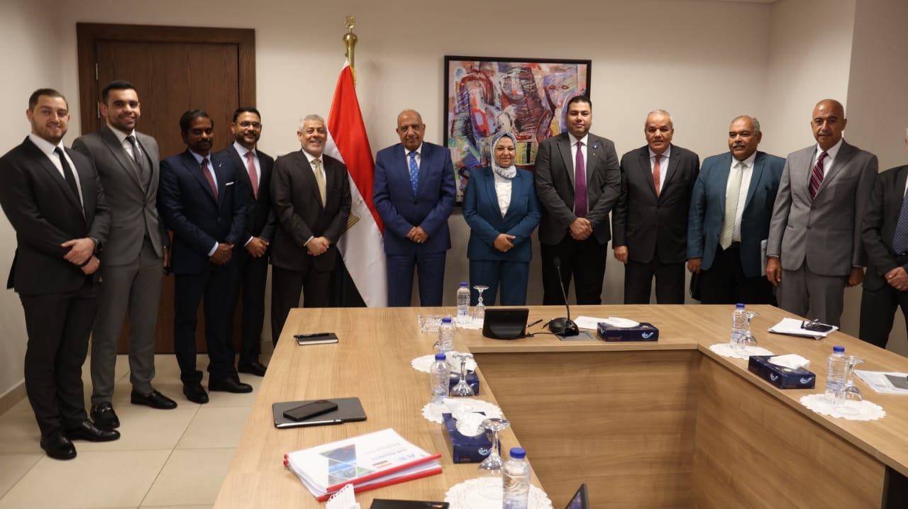 وزير الكهرباء يلتقي رئيس شركة AMEA POWER الإماراتية