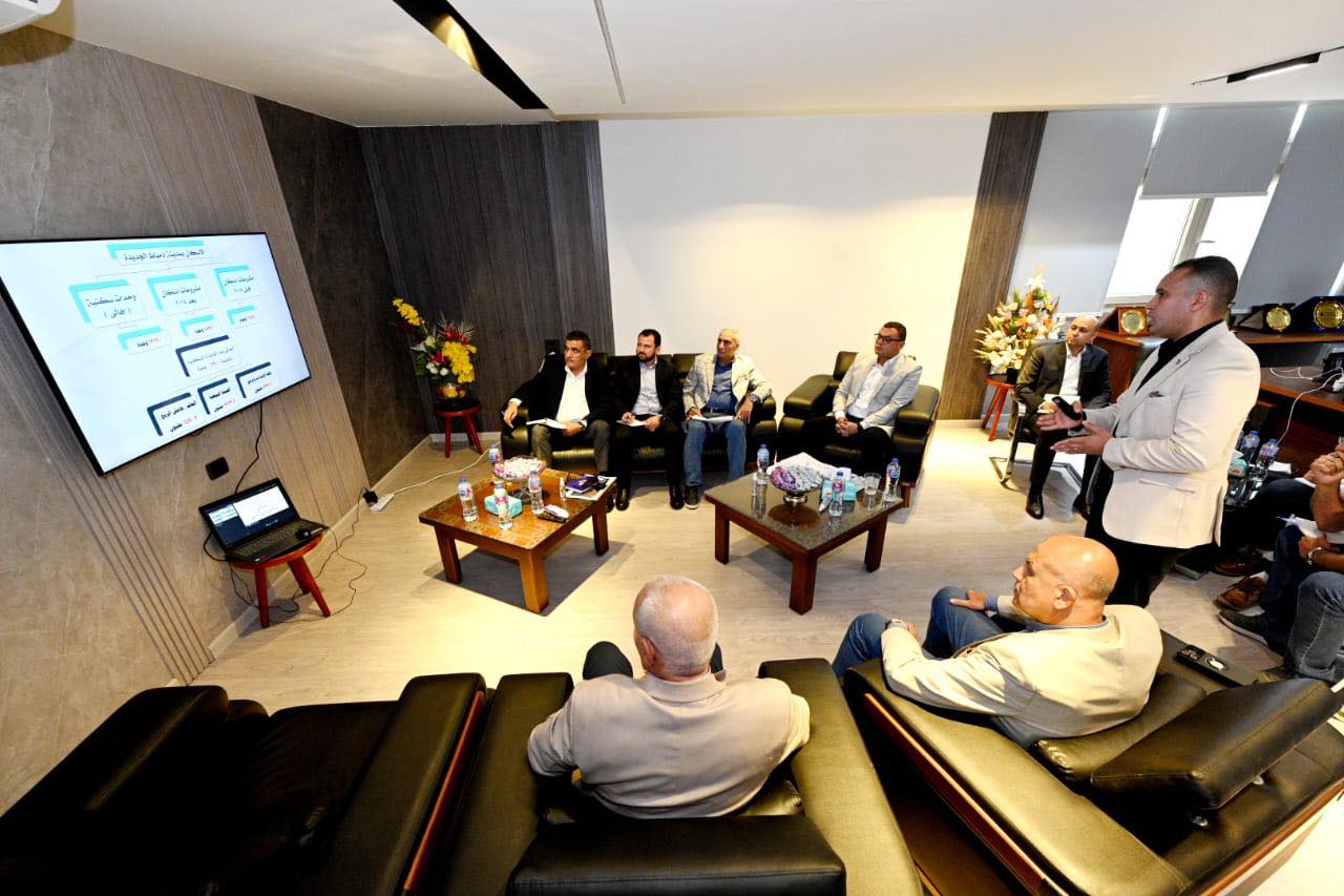 وزير الإسكان يعقد اجتماع بمقر جهاز مدينة دمياط الجديدة