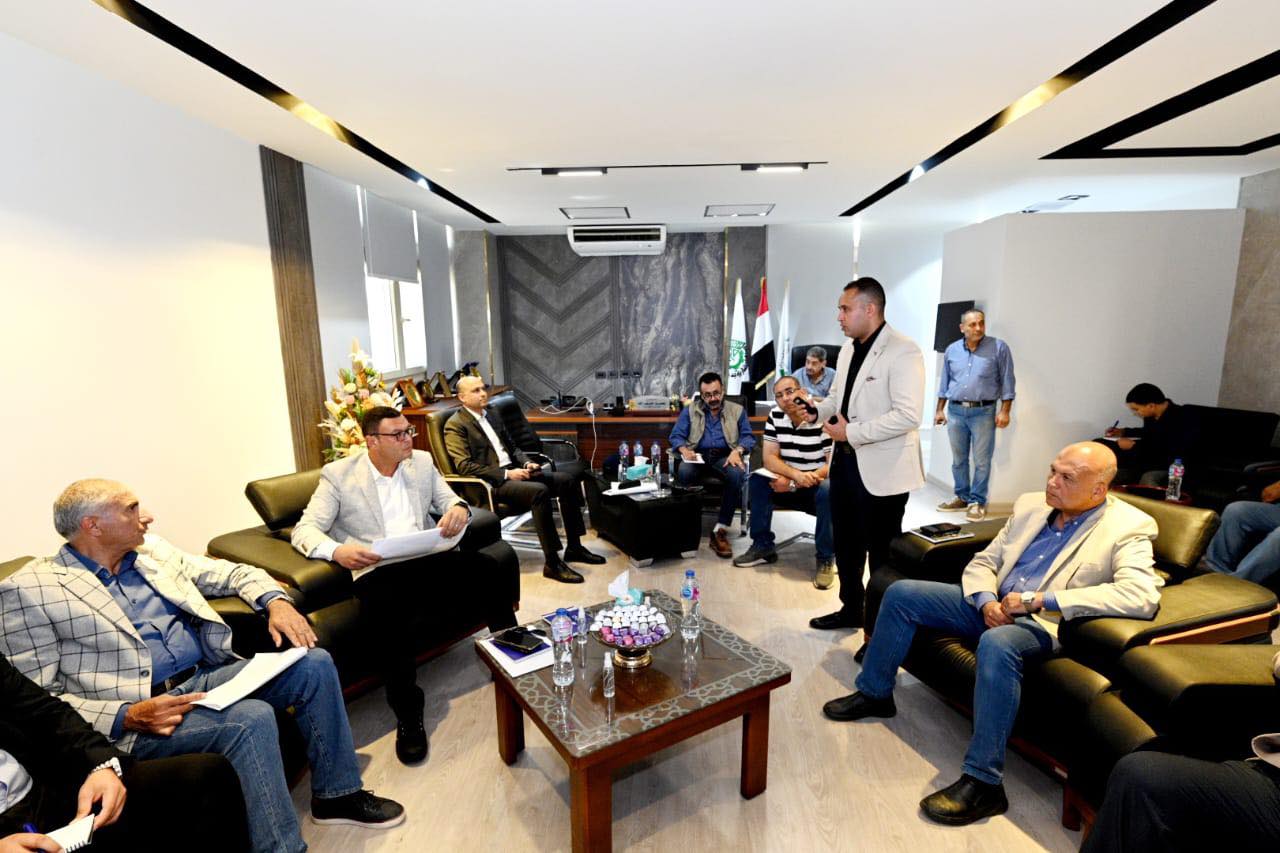 وزير الإسكان يعقد اجتماع بمقر جهاز مدينة دمياط الجديدة