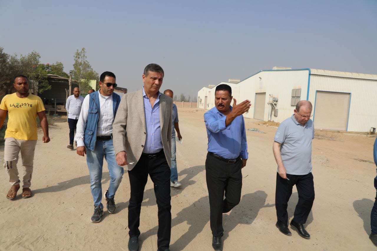 وزير الزراعة يفاجئ الجمعيات الزراعية لمتابعة توافر الاسمدة