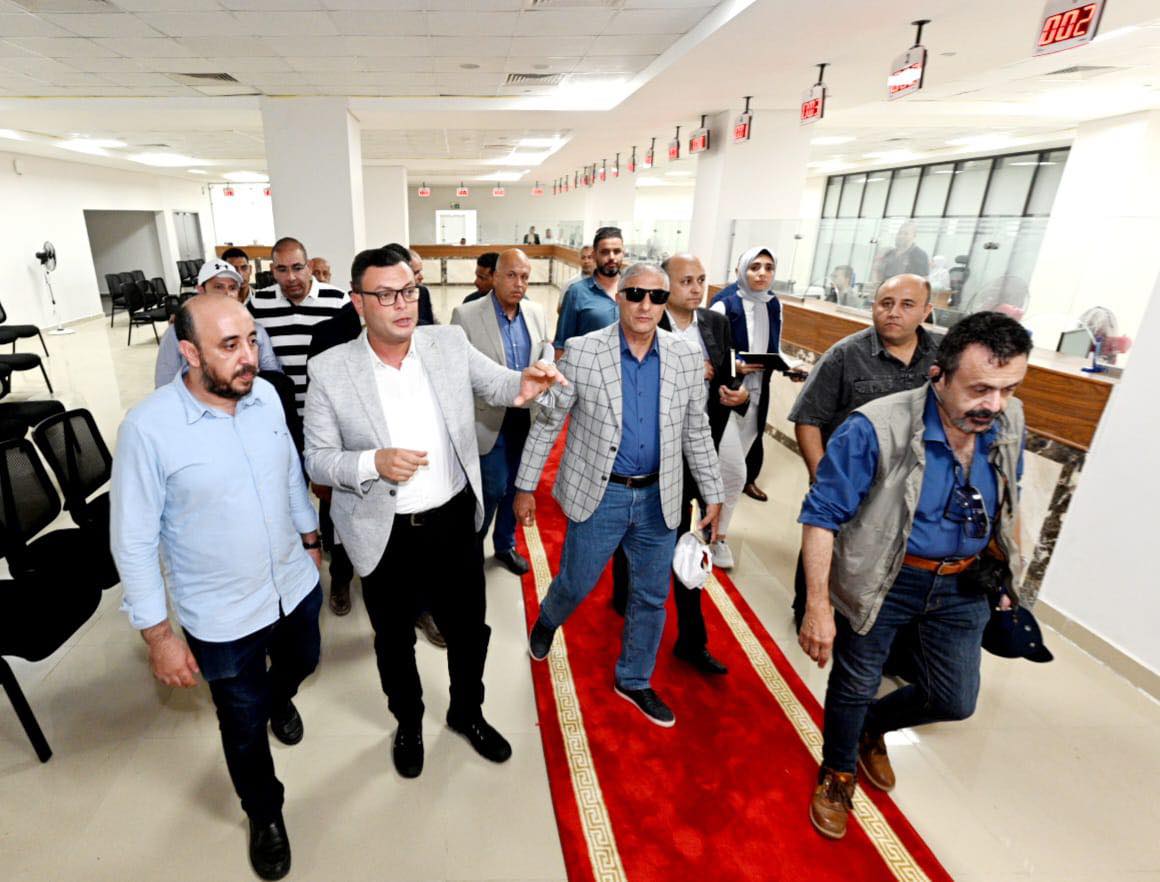 وزير الإسكان يفتتح المركز التكنولوجى لخدمة المواطنين