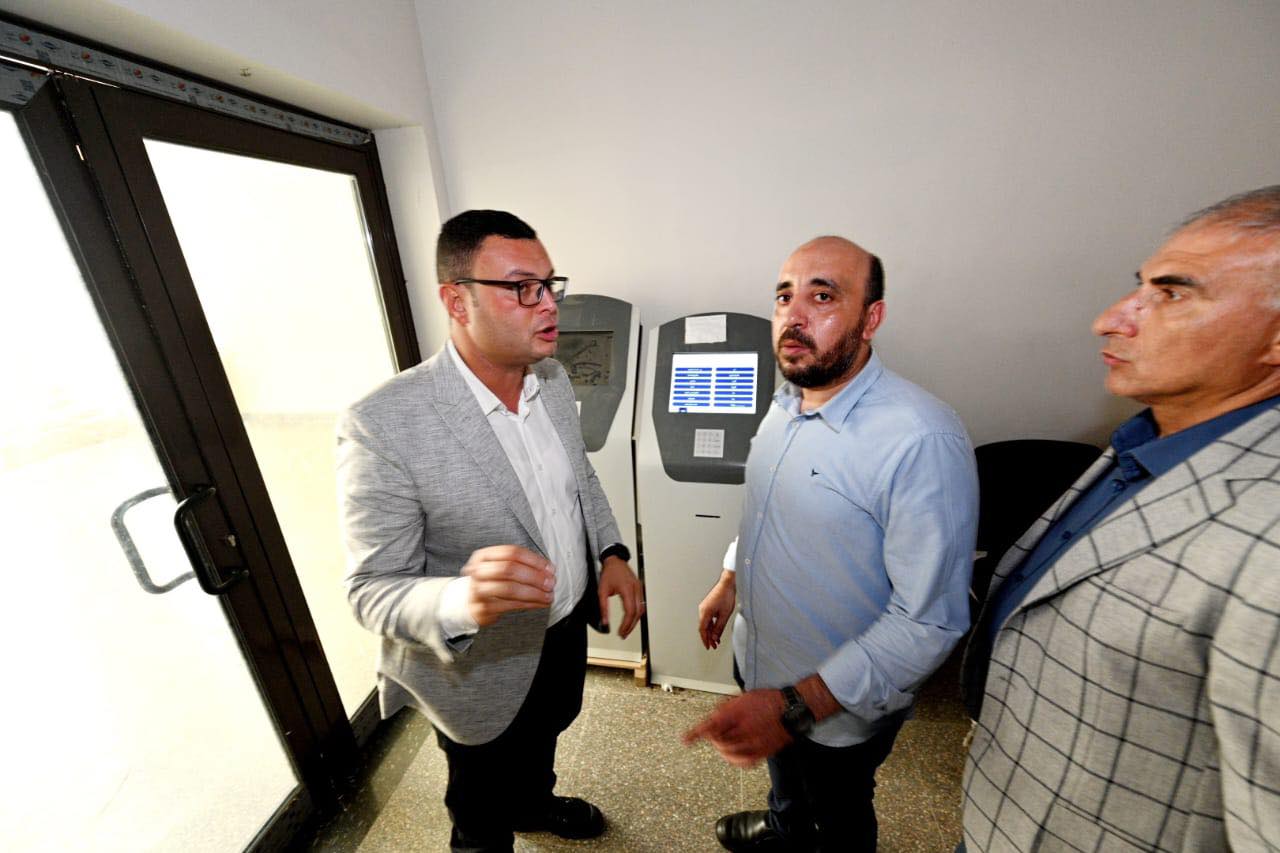 وزير الإسكان يفتتح المركز التكنولوجى لخدمة المواطنين