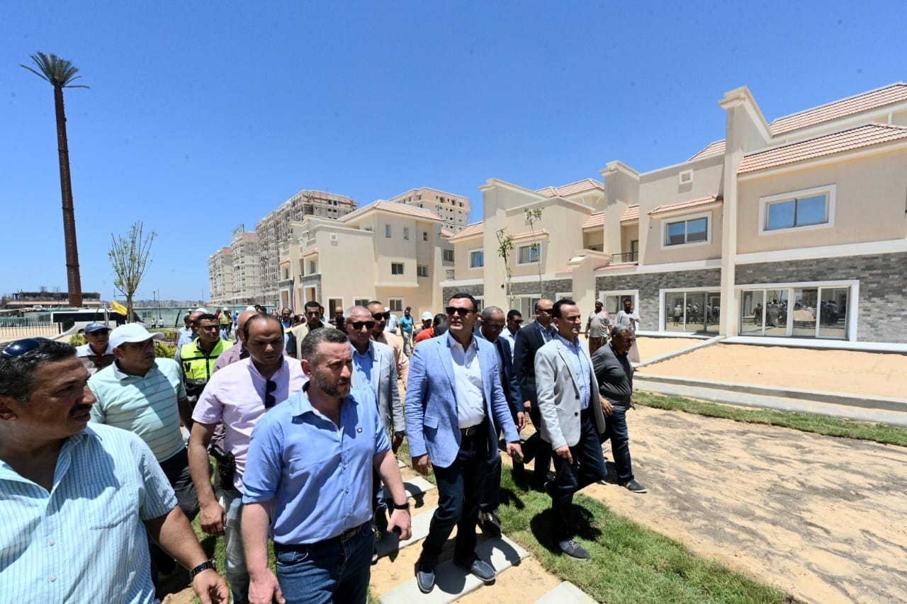 وزير الإسكان يتفقد مشروعات صوارى بالإسكندرية