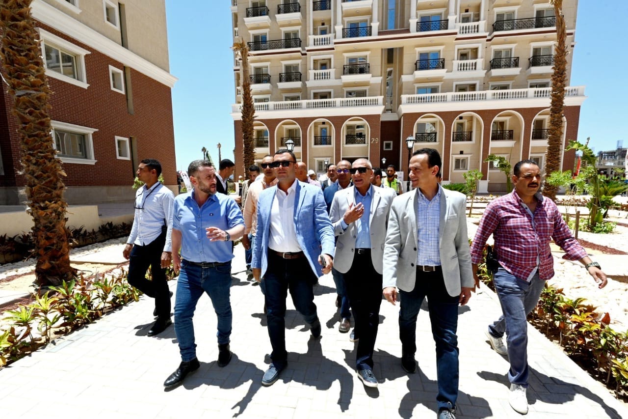 وزير الإسكان يتفقد مشروعات صوارى بالإسكندرية