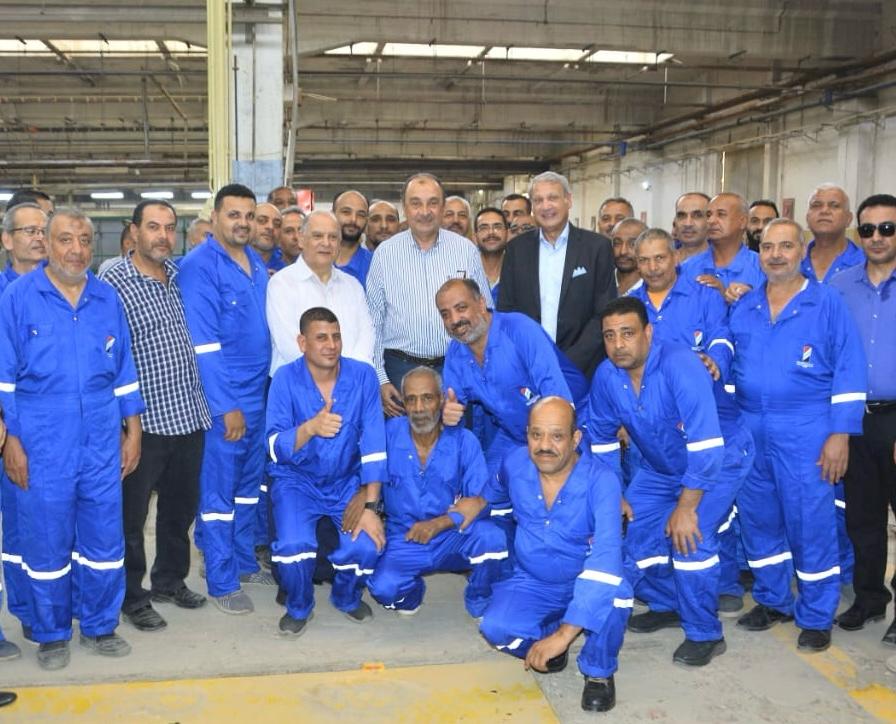 وزير قطاع الأعمال العام في جولة ميدانية بشركة النصر للسيارات