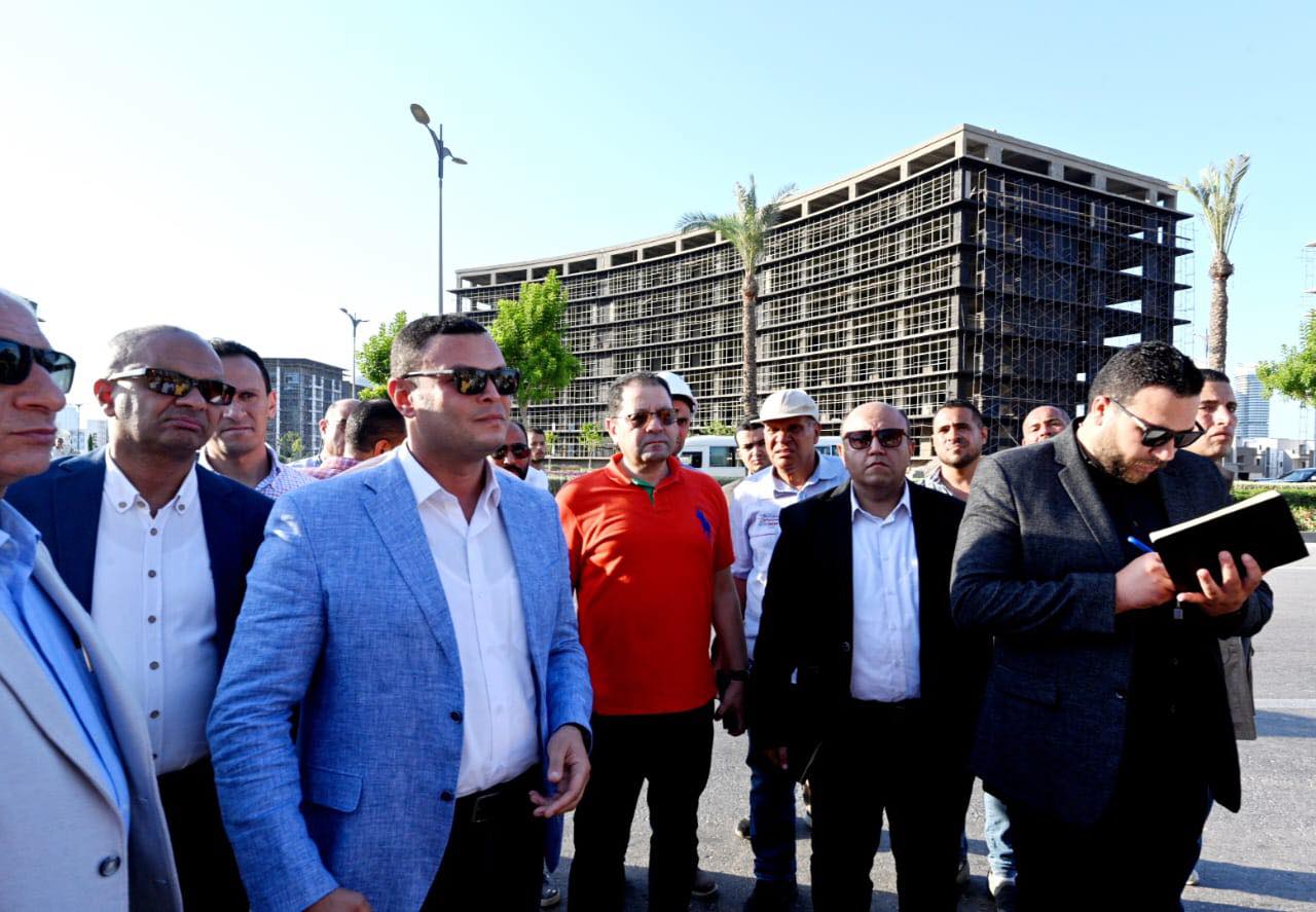وزير الإسكان يتفقد مشروعات العلمين الجديدة