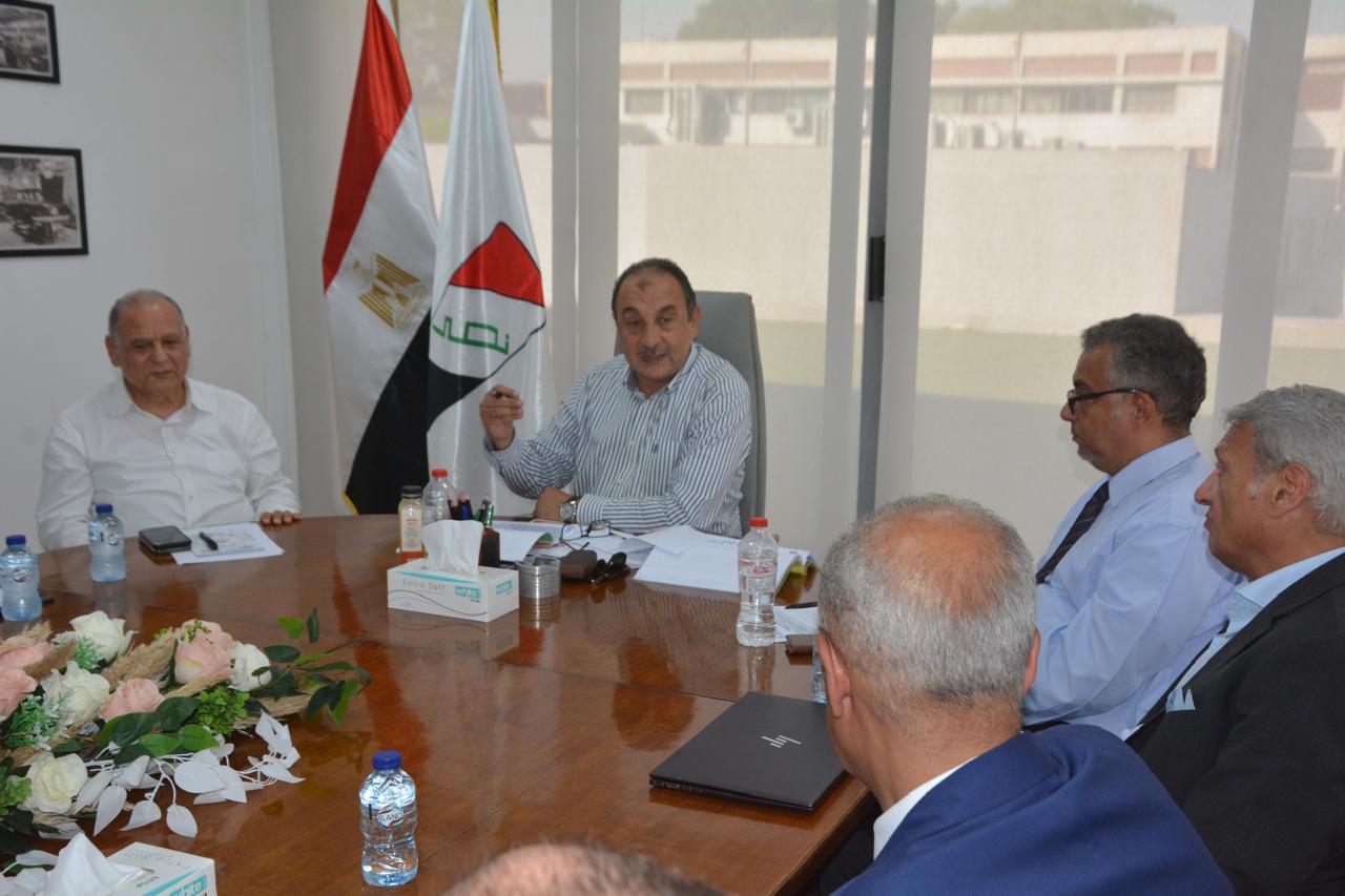 وزير قطاع الأعمال يجتمع بالأعضاء المنتدبين لشركات القابضة للصناعات المعدنية