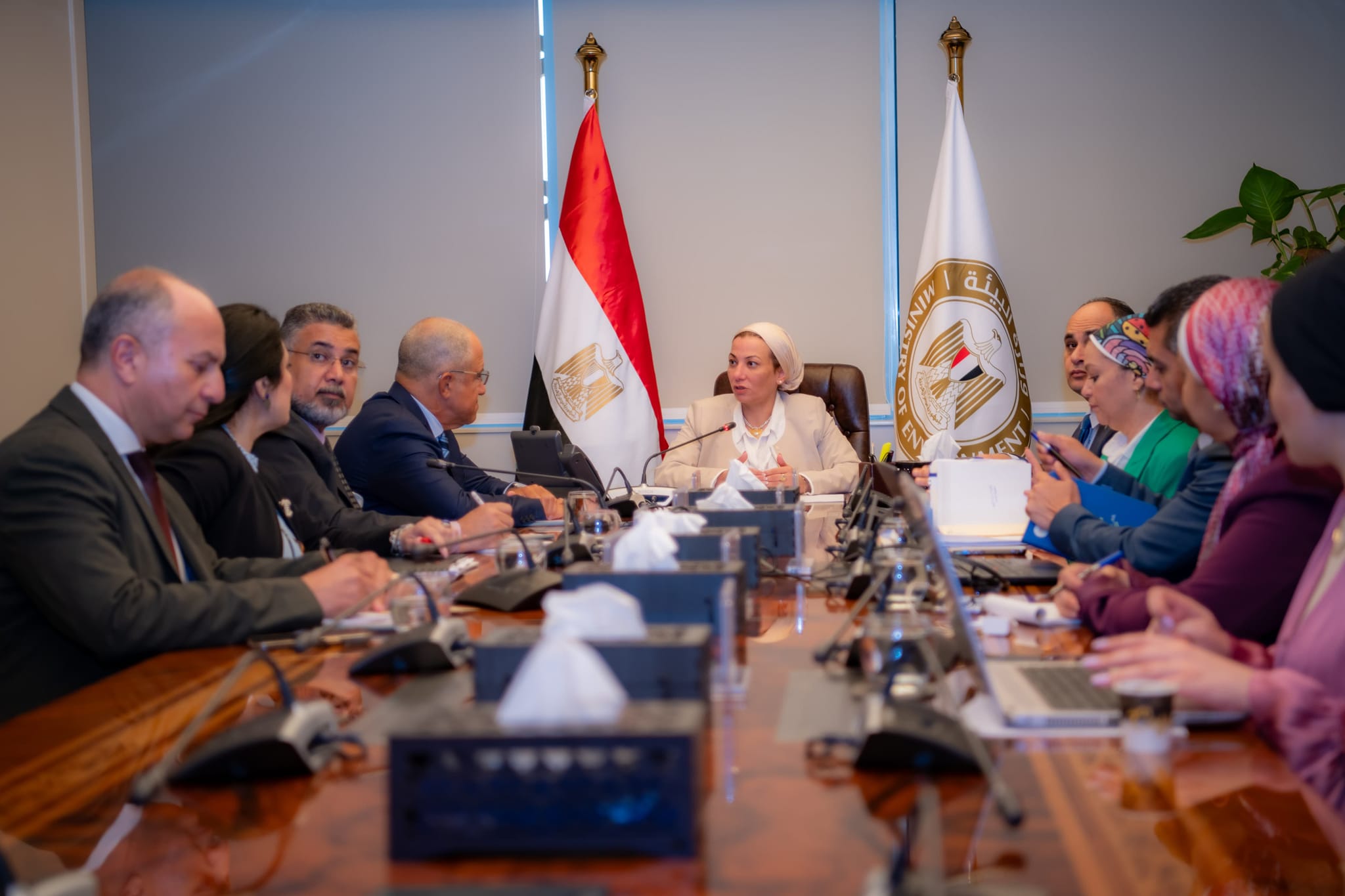 وزيرة البيئة تلتقى رئيس اتحاد الصناعات المصرية