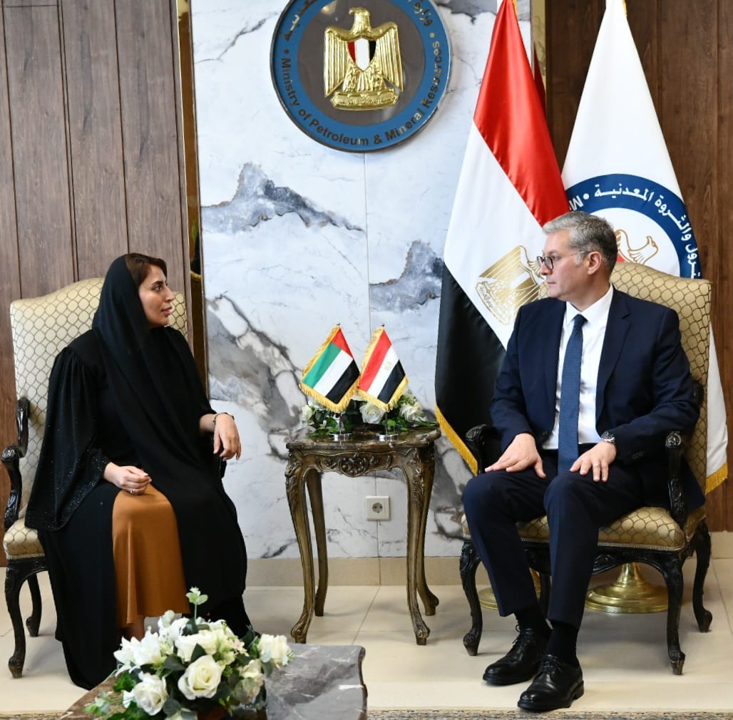وزير البترول يستقبل مريم الكعبى سفيرة الإمارات