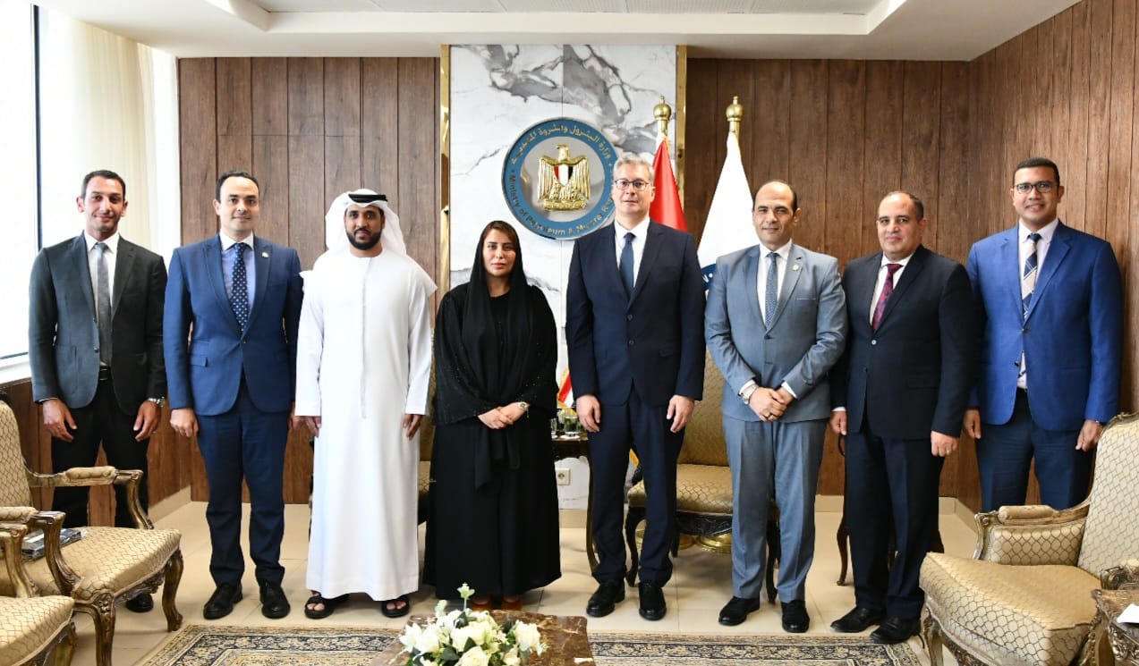 وزير البترول يستقبل مريم الكعبى سفيرة الإمارات