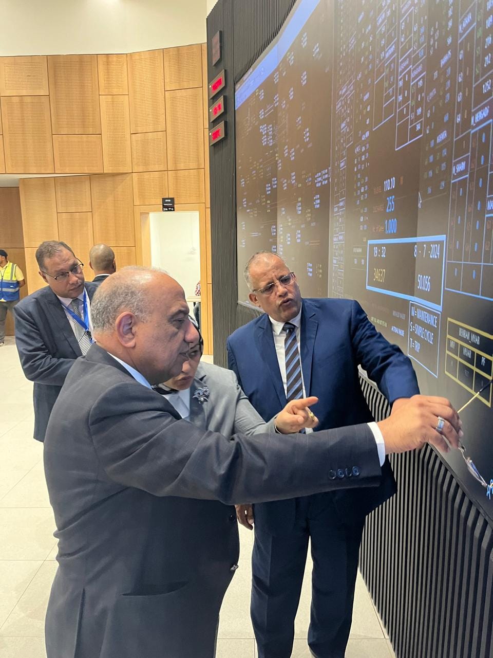 وزير الكهرباء يتفقد المركز القومي الجديد للتحكم فى الطاقة