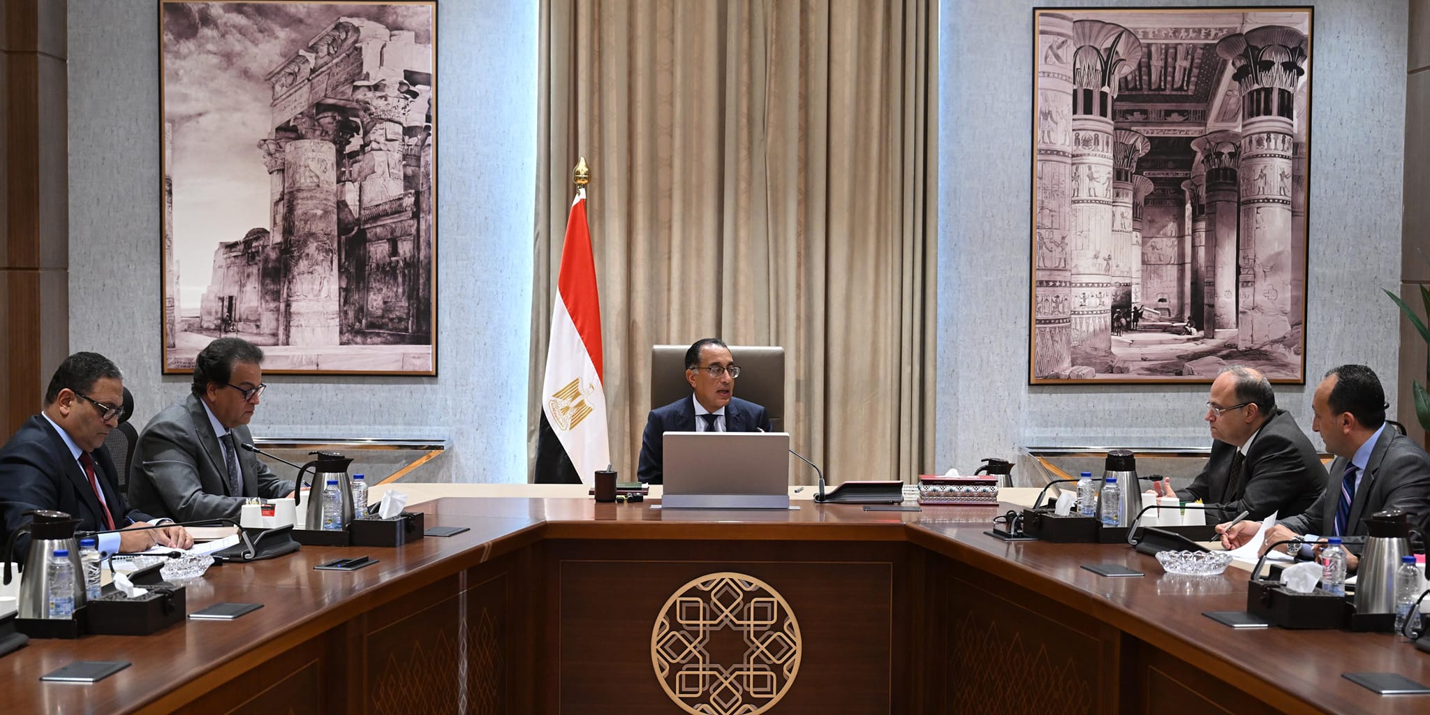 رئيس الوزراء يتابع جهود توافر الأدوية