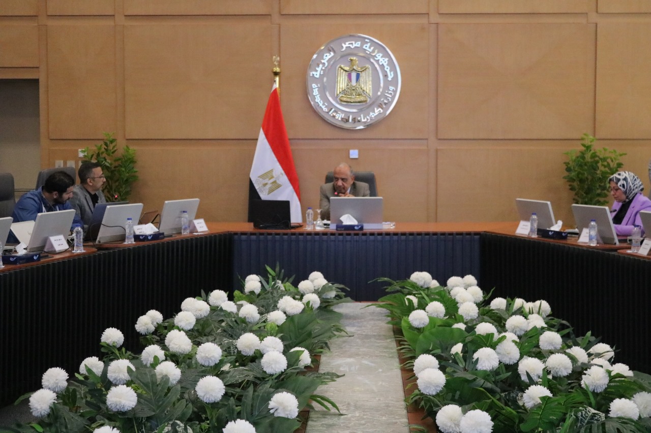 وزير الكهرباء يتابع أعمال تنفيذ خط الربط المصرى السعودى