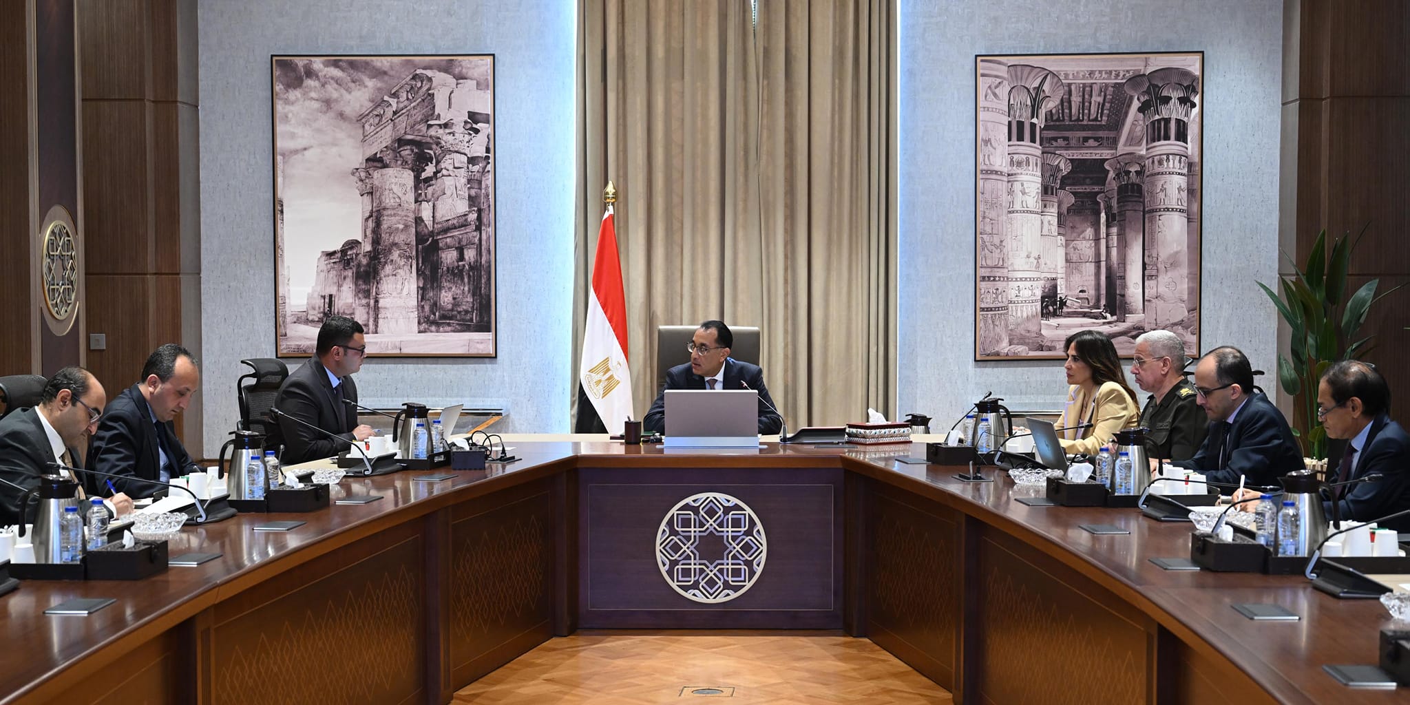 مدبولي يتابع المشروعات المُنفذة مع وزارة الإسكان