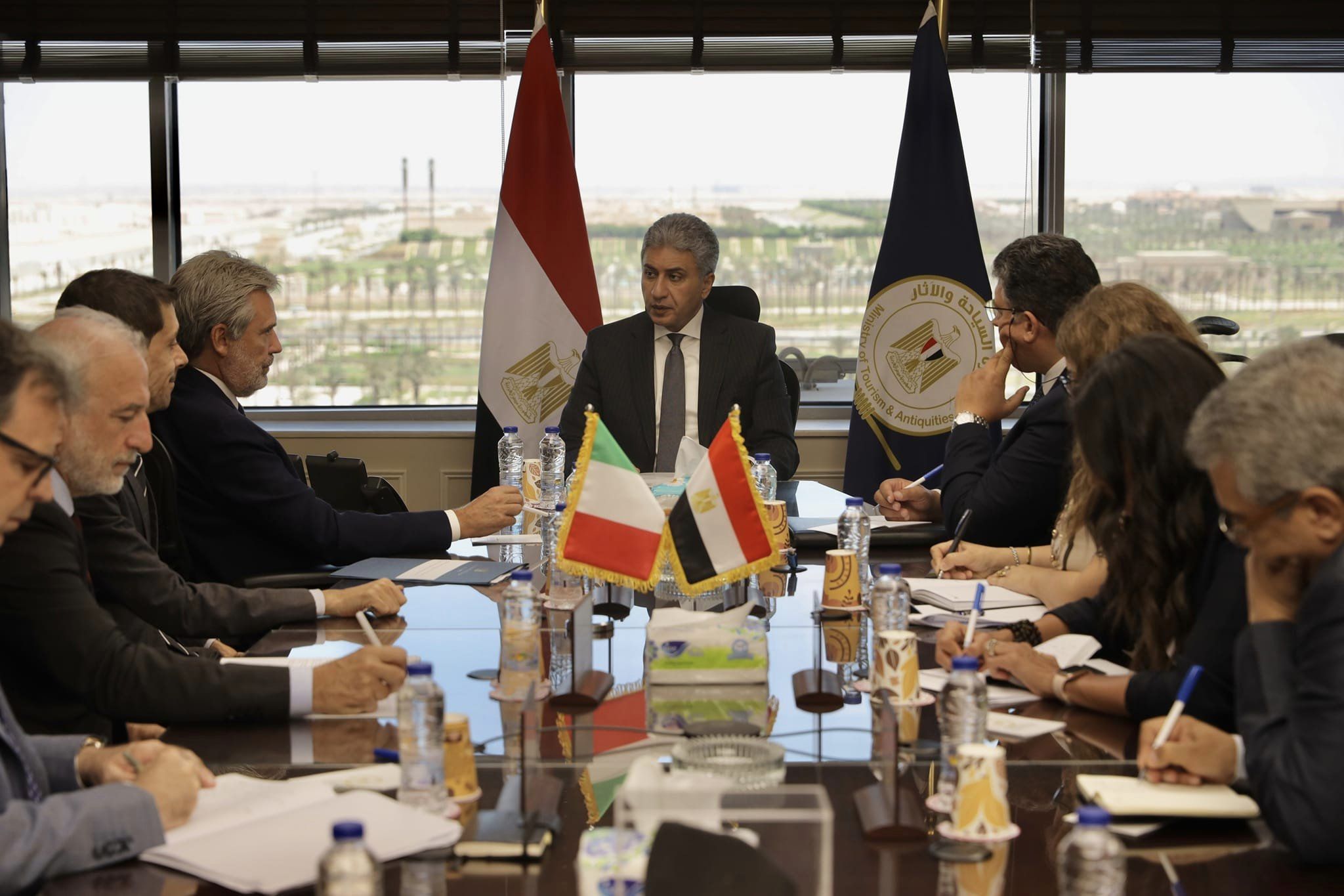 وزير السياحة والآثار يلتقي سفير إيطاليا بالقاهرة