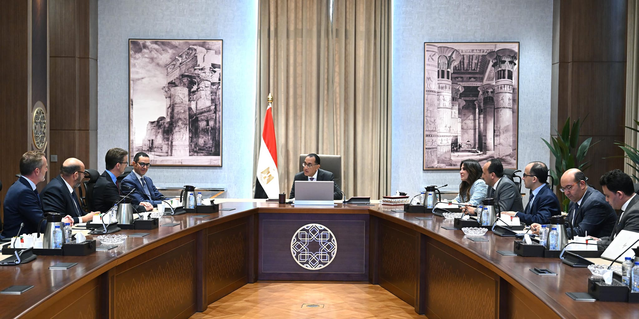 رئيس الوزراء يلتقي رئيس مجموعة إنفورما البريطانية