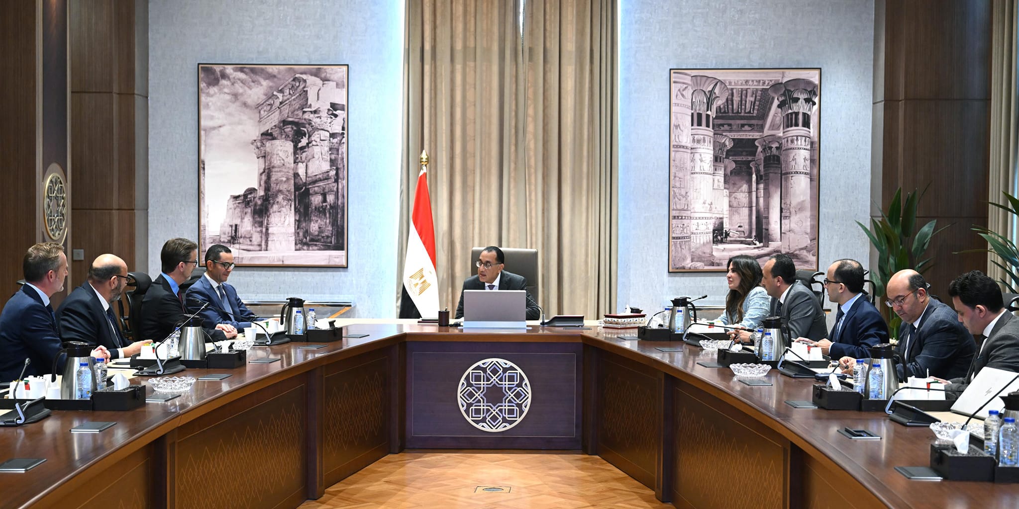 رئيس الوزراء يلتقي رئيس مجموعة إنفورما البريطانية