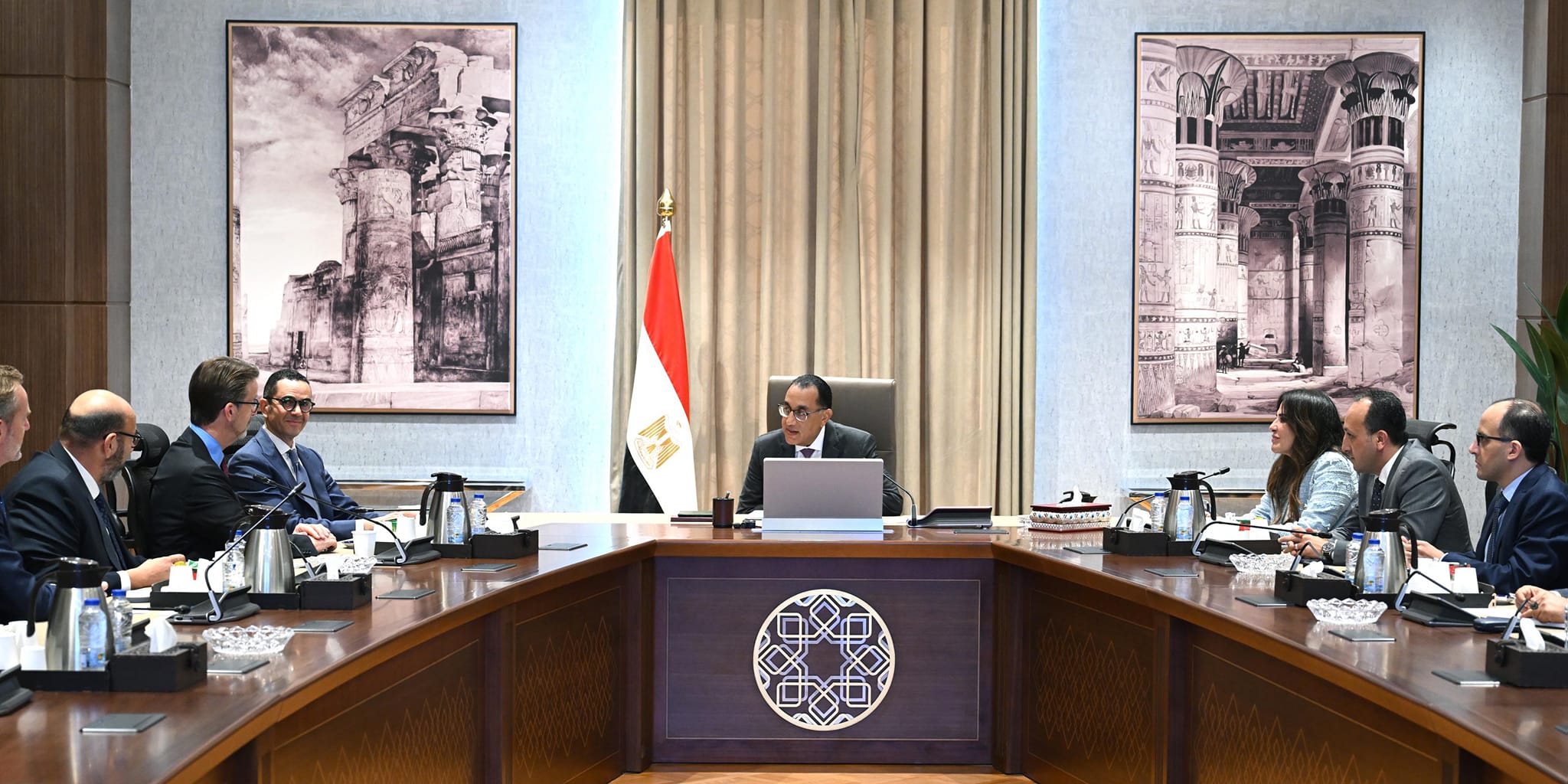 رئيس الوزراء يلتقي رئيس مجموعة إنفورما البريطانية