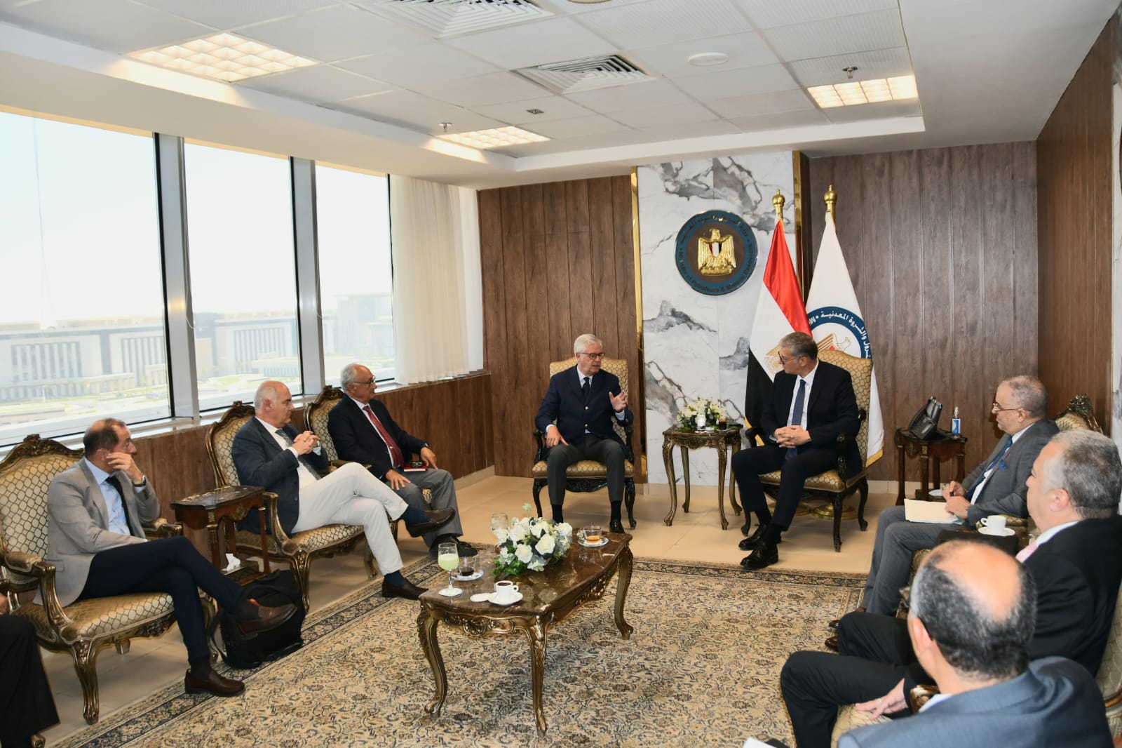 وزير البترول يعقد اجتماع مع الشركات العالمية والمصرية