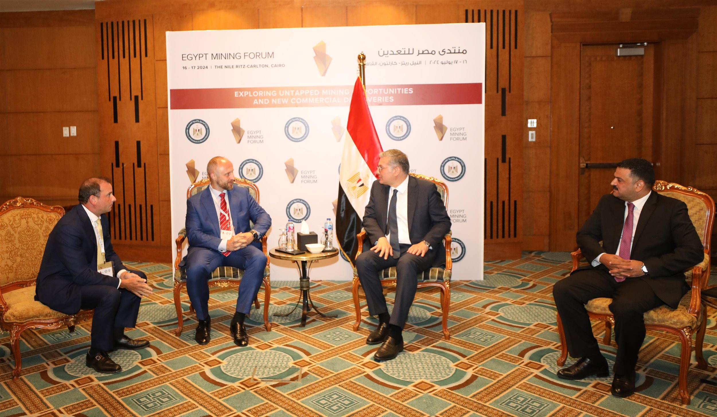 وزير البترول خلال اللقاء مع اتون ريسورسز الكندية